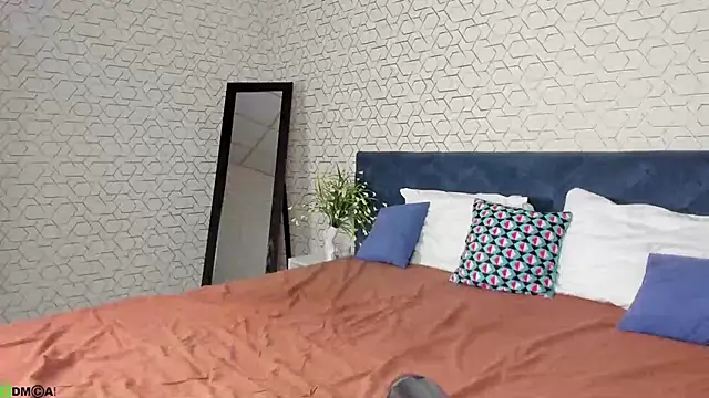 Agnes Passero online show from November 9, 2025, 8:29 am