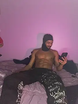 TRILLAHUNG online show from March 19, 2026, 7:19 am