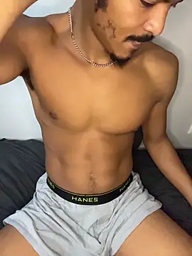 TRILLAHUNG online show from December 4, 2025, 2:16 pm