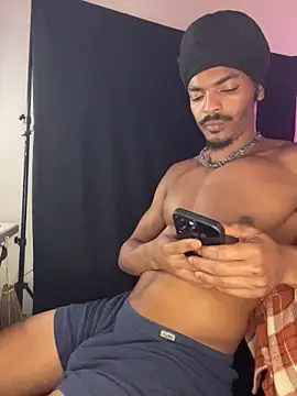 TRILLAHUNG online show from May 25, 2026, 4:34 am