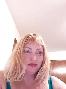 Snapshot of LiluLiluLilu chatting on October 23, 2025, 9:24 pm LiluLiluLilu online show from October 23, 2025, 9:24 pm