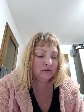 LiluLiluLilu online show from March 19, 2026, 8:42 pm