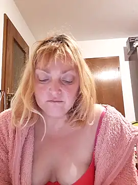 Snapshot of LiluLiluLilu chatting on October 18, 2025, 7:49 pm LiluLiluLilu online show from October 18, 2025, 7:49 pm