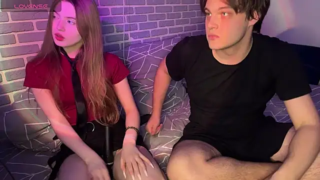 fetchingcouplee online show from October 12, 2025, 2:07 pm