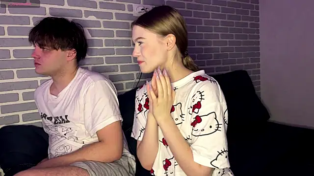 fetchingcouplee online show from November 24, 2025, 2:17 pm