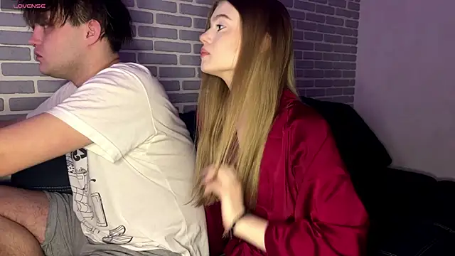 fetchingcouplee online show from November 25, 2025, 2:06 pm