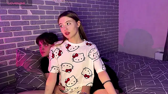 fetchingcouplee online show from September 18, 2025, 3:04 pm