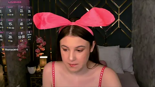 Snapshot of MelanieHenders chatting on November 17, 2025, 5:55 am MelanieHenders online show from November 17, 2025, 5:55 am