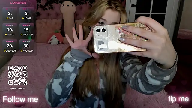 Snapshot of LightStar_18 chatting on November 26, 2025, 3:34 pm LightStar 18 online show from November 26, 2025, 3:34 pm