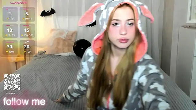 Snapshot of LightStar_18 chatting on November 1, 2025, 9:14 am LightStar 18 online show from November 1, 2025, 9:14 am