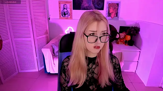 RubyBennett online show from October 4, 2025, 7:10 am