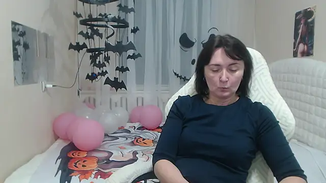 VivianGuchih online show from October 25, 2025, 7:18 am