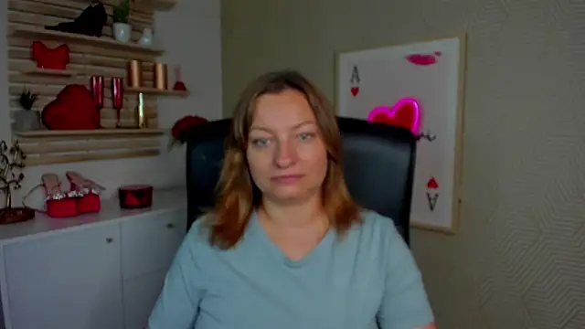 angelaSamt online show from July 7, 2026, 5:43 am