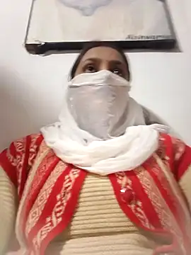 Snapshot of posewith chatting on November 18, 2025, 3:15 pm posewith online show from November 18, 2025, 3:15 pm