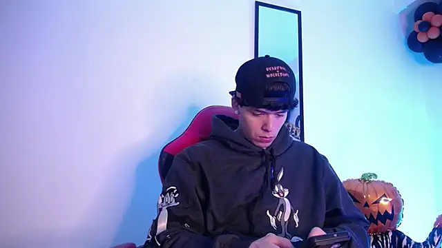 Anhonymus  online show from October 28, 2025, 3:40 am