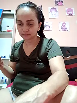 Snapshot of Amanda39 chatting on February 8, 2026, 12:58 pm Amanda39 online show from February 8, 2026, 12:58 pm