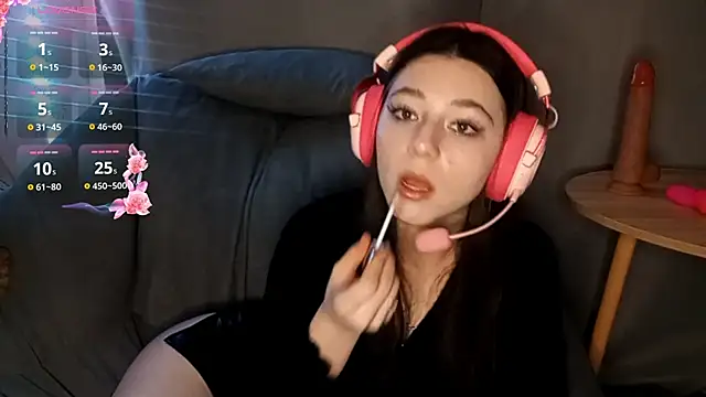 Sophiecuttie online show from October 15, 2025, 4:04 pm