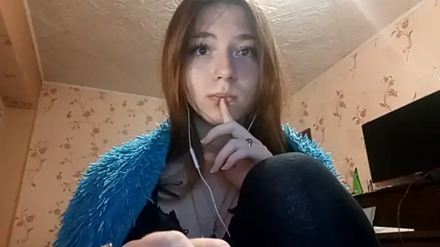 Sophiecuttie online show from September 11, 2025, 3:23 pm