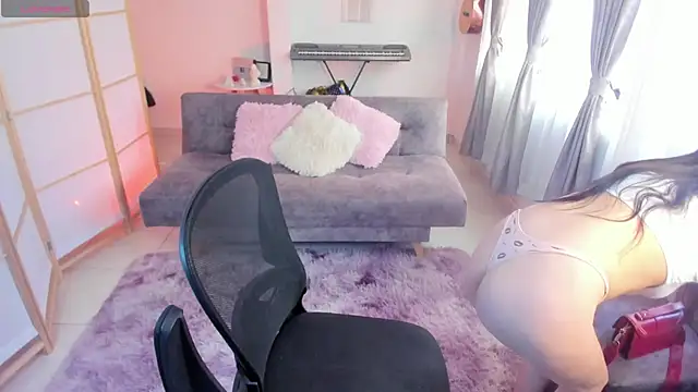 amelia-coben online show from September 18, 2025, 8:12 pm