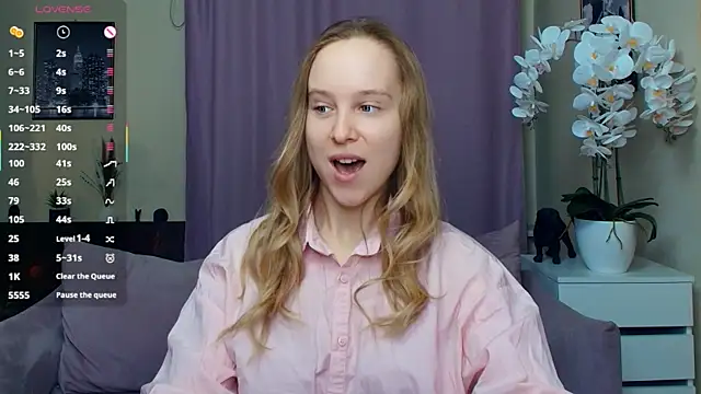 SoonMoor online show from March 29, 2026, 6:42 pm