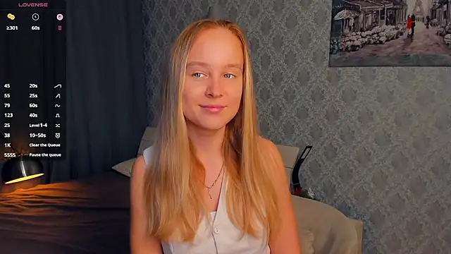 Snapshot of SoonMoor chatting on September 19, 2025, 5:28 pm SoonMoor online show from September 19, 2025, 5:28 pm