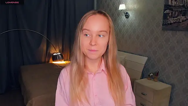 SoonMoor online show from November 16, 2025, 5:06 pm