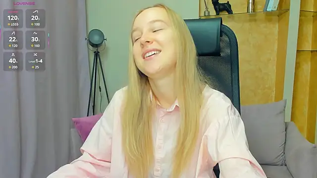 SoonMoor online show from November 24, 2025, 7:03 pm