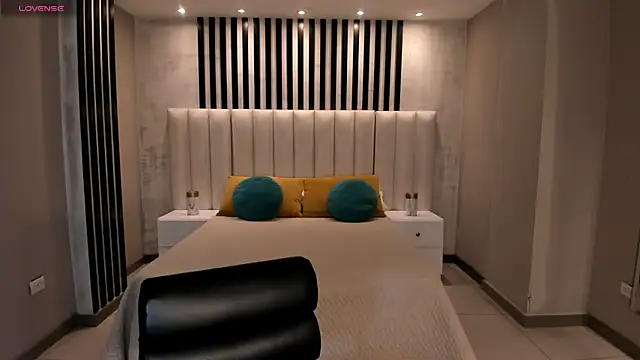 LaurentConnor online show from December 21, 2025, 11:27 pm