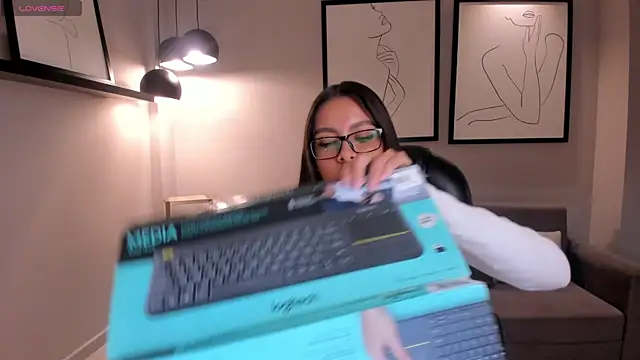 Snapshot of NinaBlum chatting on October 19, 2025, 3:20 am NinaBlum online show from October 19, 2025, 3:20 am