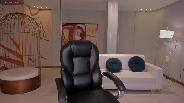 Snapshot of NinaBlum chatting on November 27, 2025, 5:08 am NinaBlum online show from November 27, 2025, 5:08 am