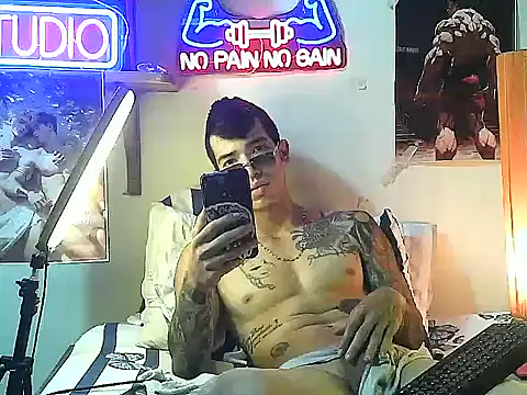 Strongcockfitness online show from October 18, 2025, 9:06 pm