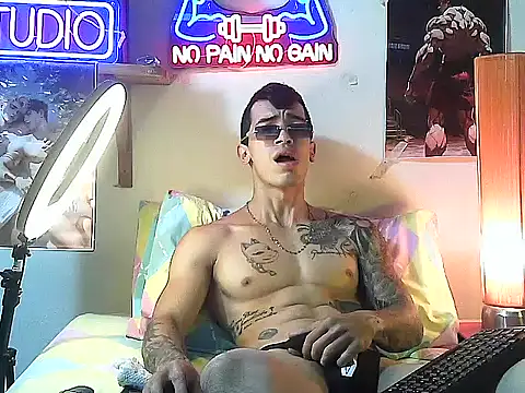 Strongcockfitness online show from October 20, 2025, 2:28 pm