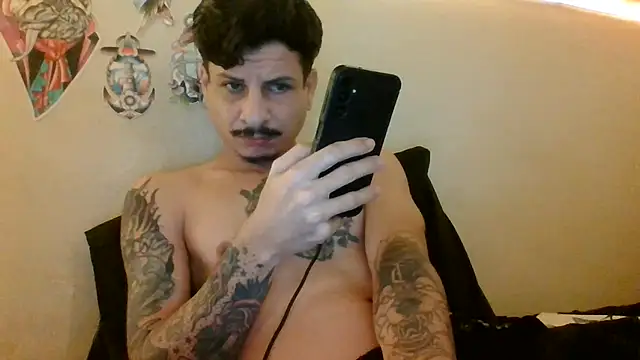 Snapshot of Skate012 chatting on July 12, 2026, 7:04 pm Skate012 online show from July 12, 2026, 7:04 pm