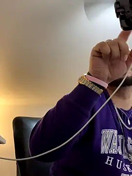 Brownroyal online show from October 19, 2025, 4:37 am