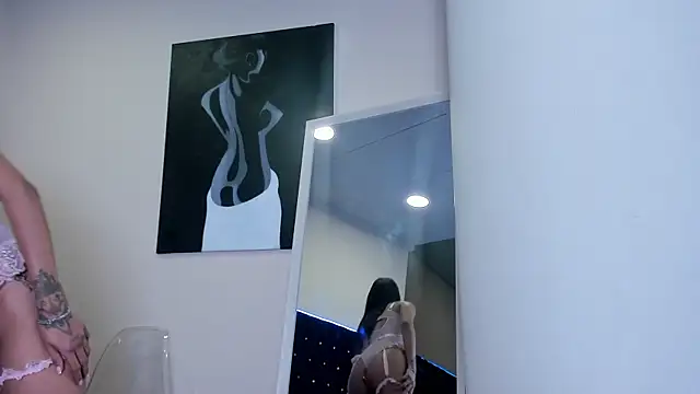 AngelynaW online show from November 18, 2025, 9:07 pm