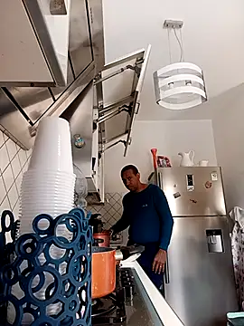 estrogeni online show from April 8, 2026, 8:38 am