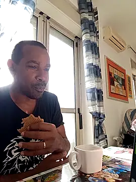 estrogeni online show from April 18, 2026, 6:16 am