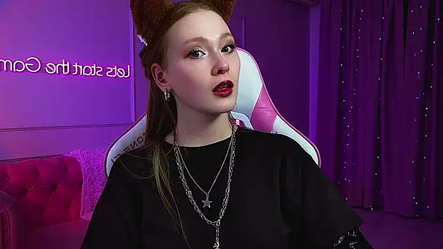 Snapshot of AgataFoxley chatting on June 6, 2026, 6:24 pm AgataFoxley online show from June 6, 2026, 6:24 pm
