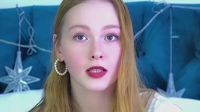 AgataFoxley online show from December 17, 2025, 6:13 pm