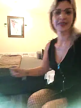 laura1076 online show from October 8, 2025, 8:31 pm