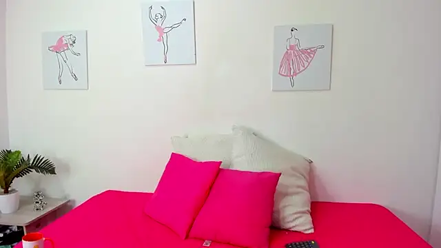 Snapshot of Hill_Brownie chatting on October 22, 2025, 12:15 pm Hill Brownie online show from October 22, 2025, 12:15 pm