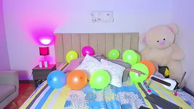 Snapshot of Hill_Brownie chatting on November 8, 2025, 12:52 pm Hill Brownie online show from November 8, 2025, 12:52 pm