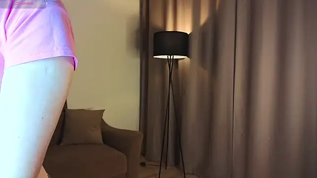 VinnieSerrano online show from September 22, 2025, 2:12 pm