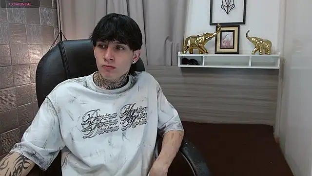 Iantwink18 online show from February 21, 2026, 8:22 pm