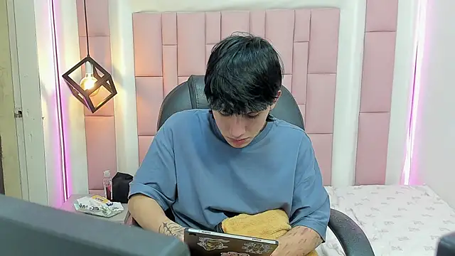 Iantwink18 online show from October 10, 2025, 10:38 am