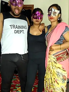 Snapshot of Family02 chatting on September 17, 2025, 4:09 pm Family02 online show from September 17, 2025, 4:09 pm