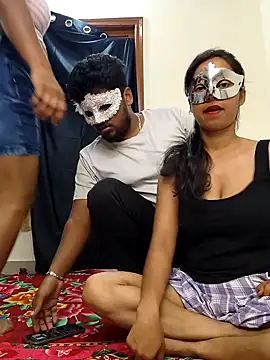 Snapshot of Family02 chatting on September 24, 2025, 3:40 pm Family02 online show from September 24, 2025, 3:40 pm