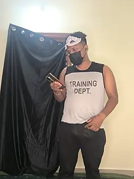 Snapshot of Family02 chatting on October 8, 2025, 3:24 pm Family02 online show from October 8, 2025, 3:24 pm