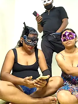 Snapshot of Family02 chatting on October 11, 2025, 4:30 pm Family02 online show from October 11, 2025, 4:30 pm