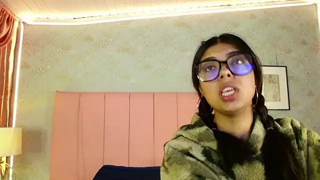 Maia Reficco online show from September 10, 2025, 12:26 pm